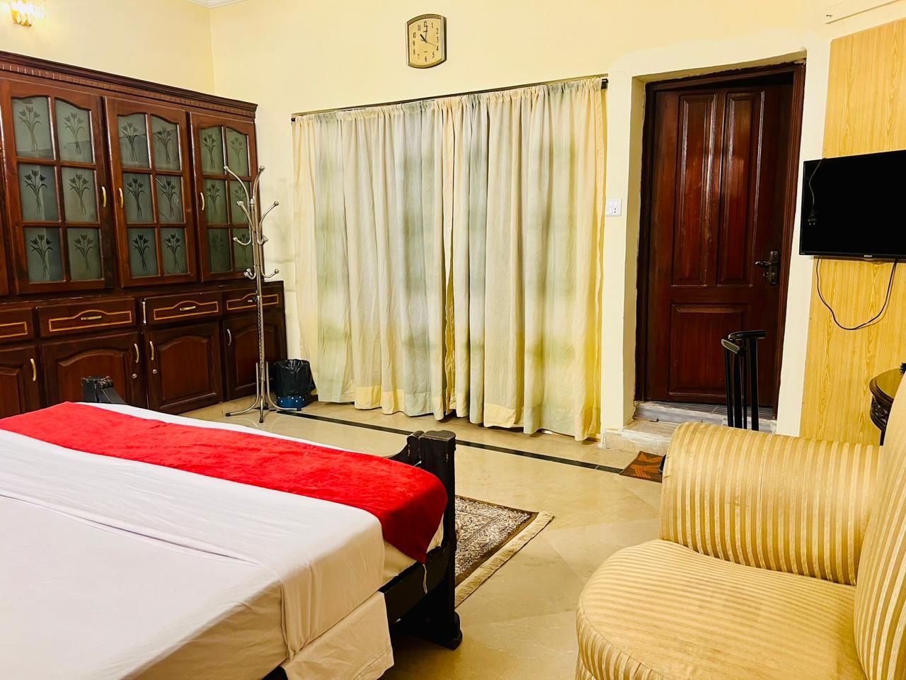 Standard deluxe room step inn guest house Islamabad e11