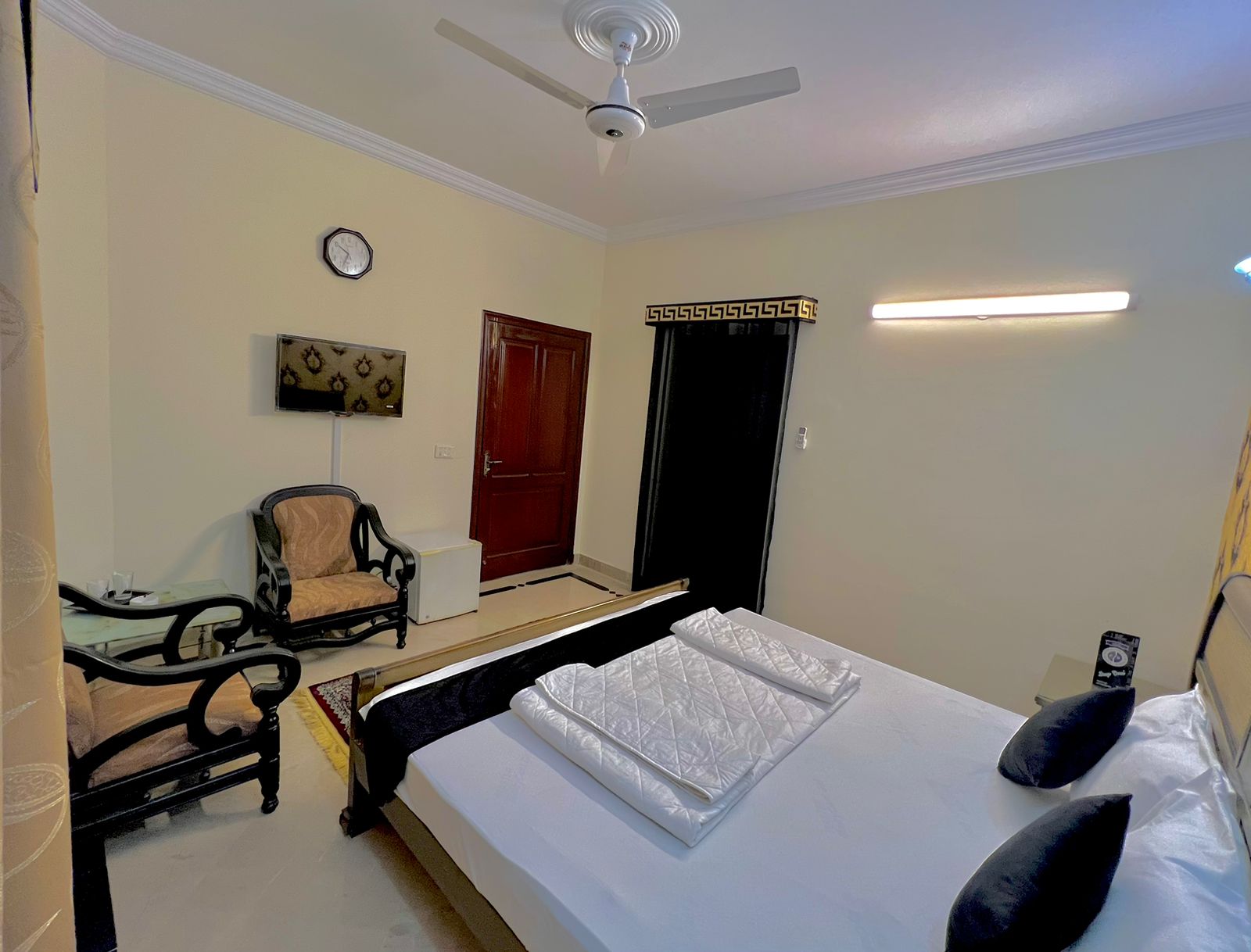 Standard deluxe room step inn guest house Islamabad e11