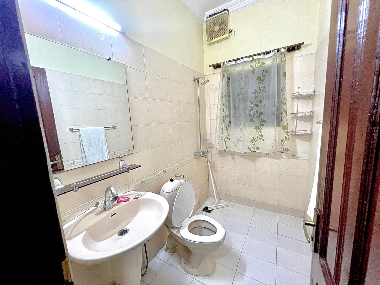 washroom step inn guest house Islamabad
