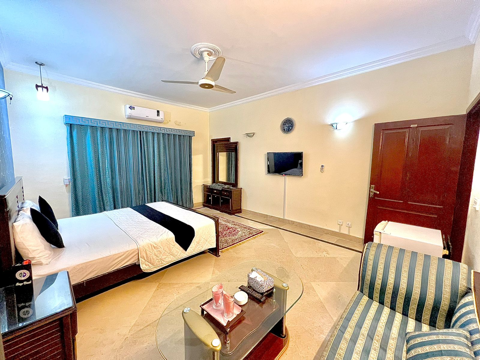 Superior Executive Room step inn guest house Islamabad