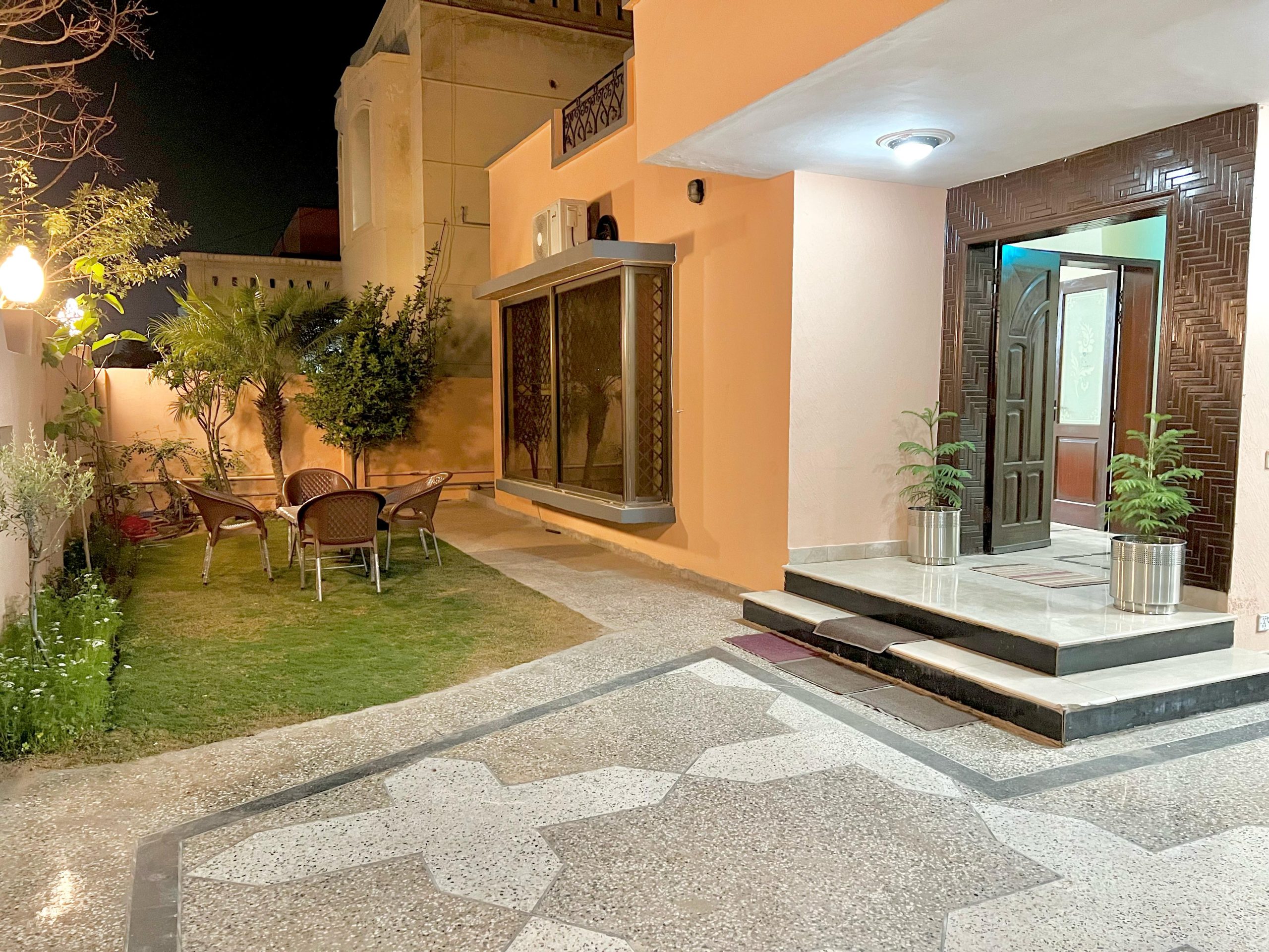 guest house Islamabad e11 step inn guest house lawn